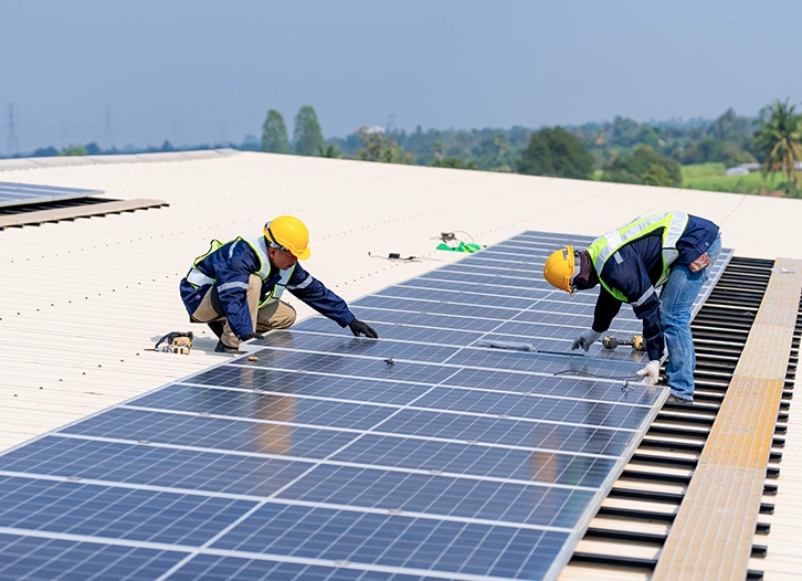 Sistemas fotovoltaicos para empresas en México y LATAM: paneles solares que reducen costos, generan energía limpia y aumentan la competitividad.