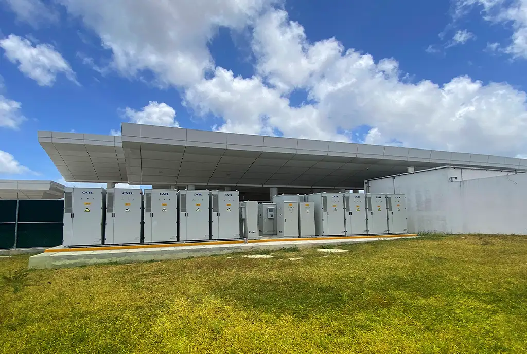 sistemas bes instalado en exterior de una empresa